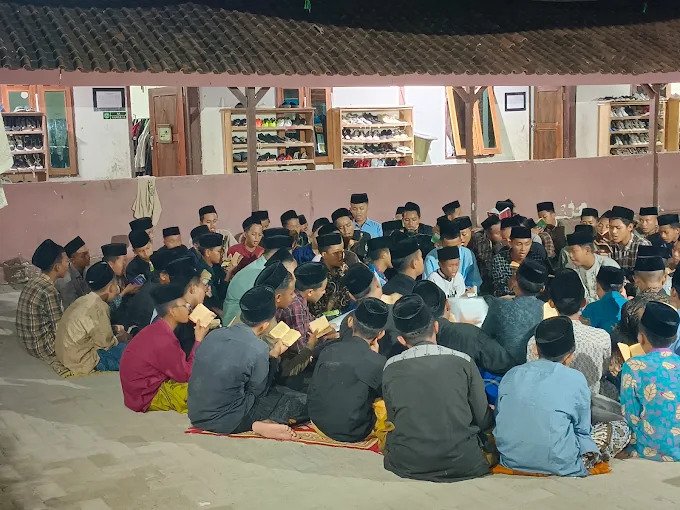 Santri Melantunkan Hafalan